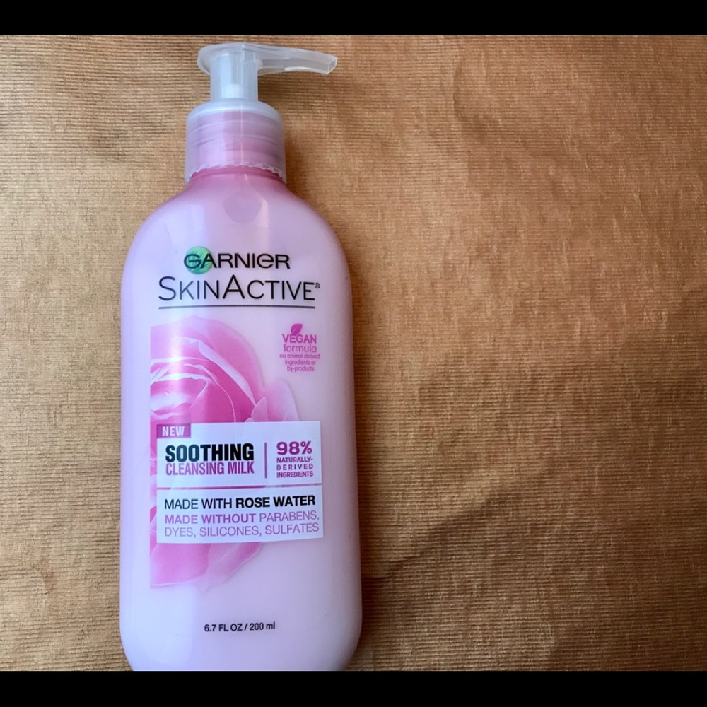 Garnier SkinActive Vegan Soothing Cleansing Milk